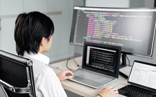 章丘 ,php声明和调用变量的符号是什么？